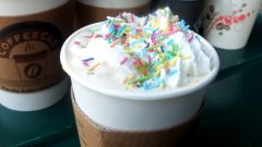 Kahve Bardağı’nda White Chocolate Mocha İçtik (Video)