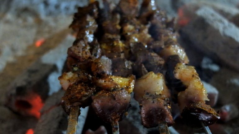 Ciğerci Nevzat Usta’nın Lezzetli Sunumu (Video)